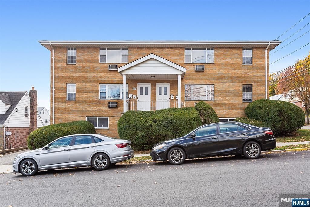 Property Photo:  145 Arnot Street 4B  NJ 07644 
