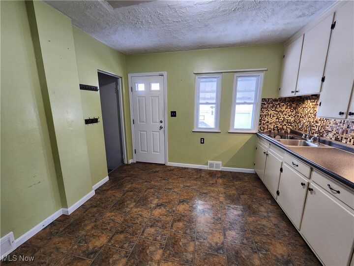 Property Photo:  1178 Meadowbrook Avenue SE  OH 44484 