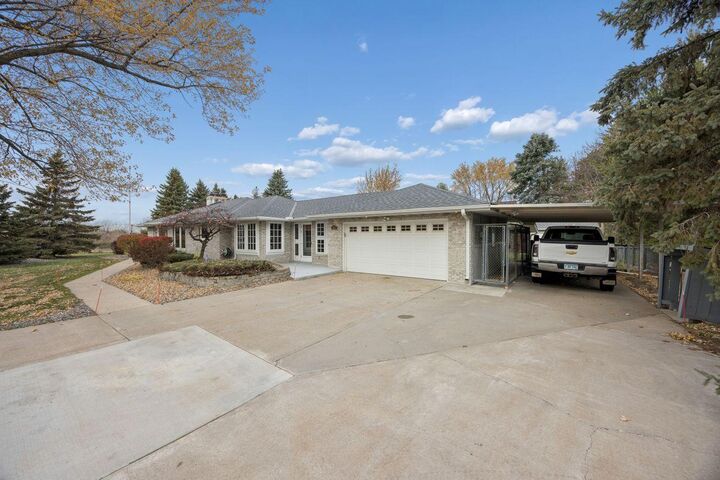 Property Photo:  601 Viking Drive E  MN 55117 