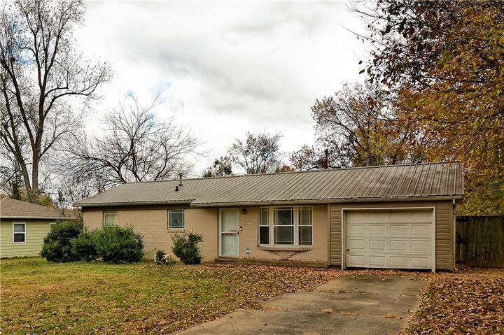Property Photo: 2207 Sycamore Place AR 72762