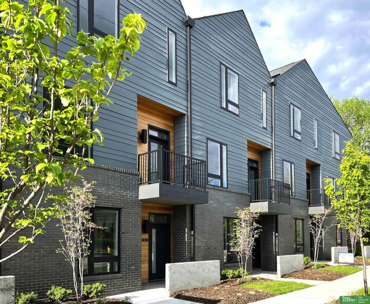 5321 Elmwood Plaza  Omaha NE 68106 photo