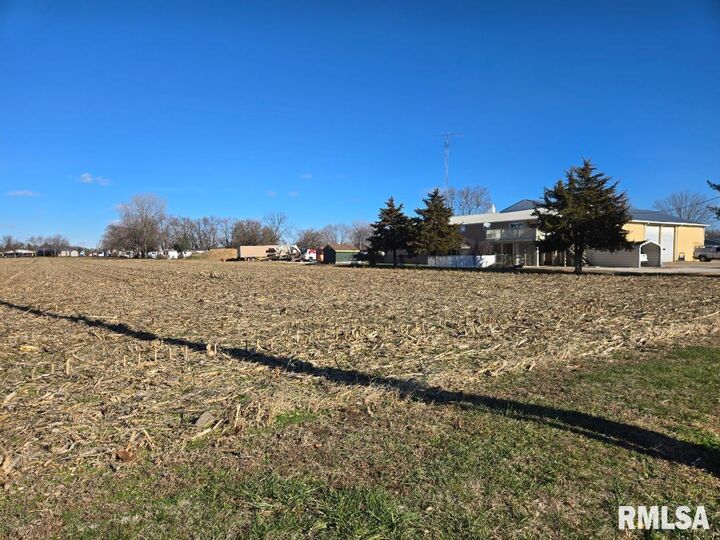 Property Photo: 1600 E Walnut Street IL 61520