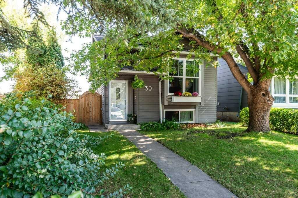 Photo de la propriété:  39 Shawglen Place SW  AB T2Y 1X9 