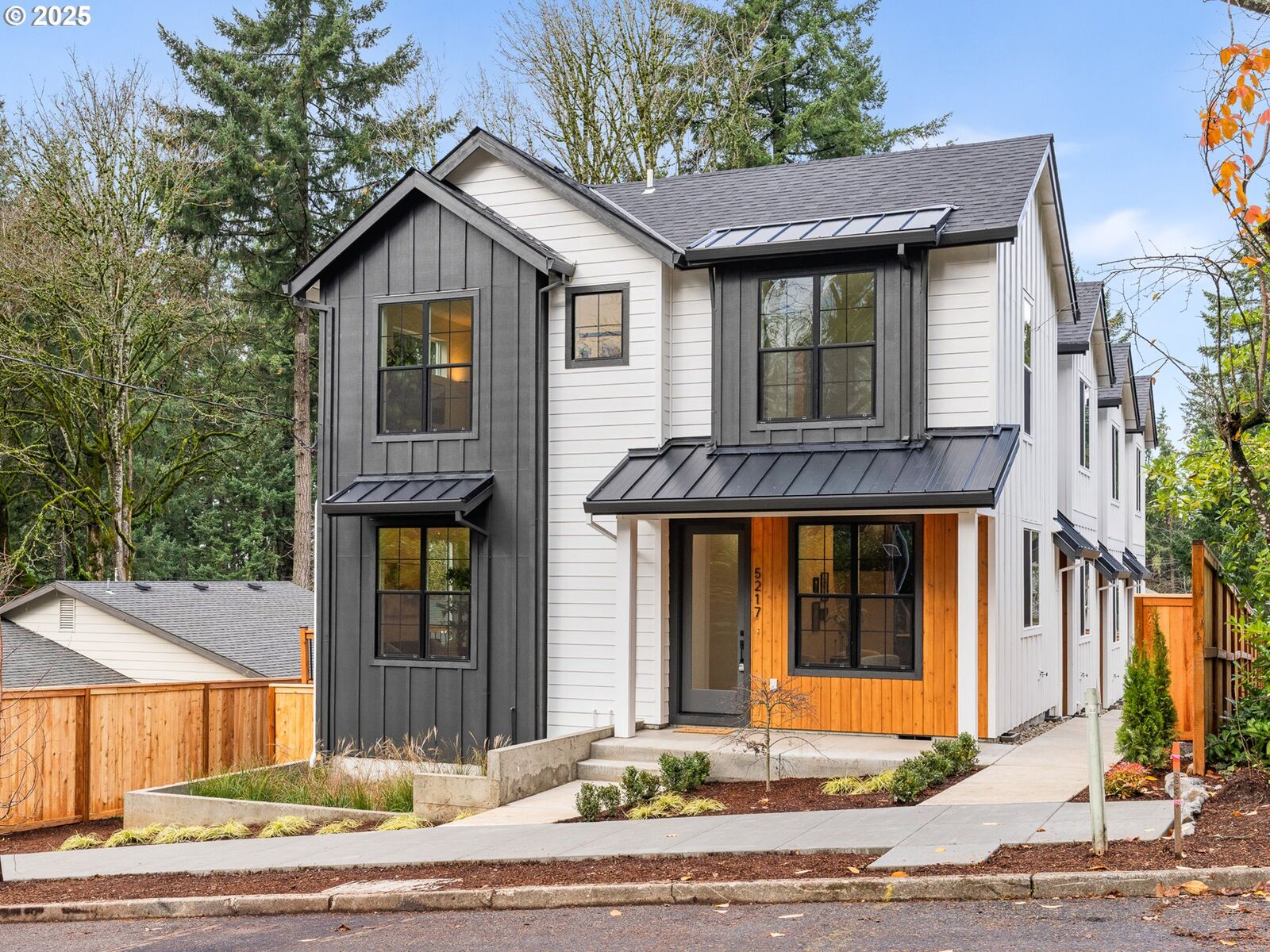 Property Photo:  5213 SW Vacuna St  OR 97219 