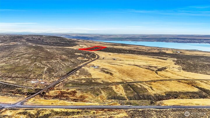 Property Photo:  1  Banks Lake View Road NE  WA 99115 