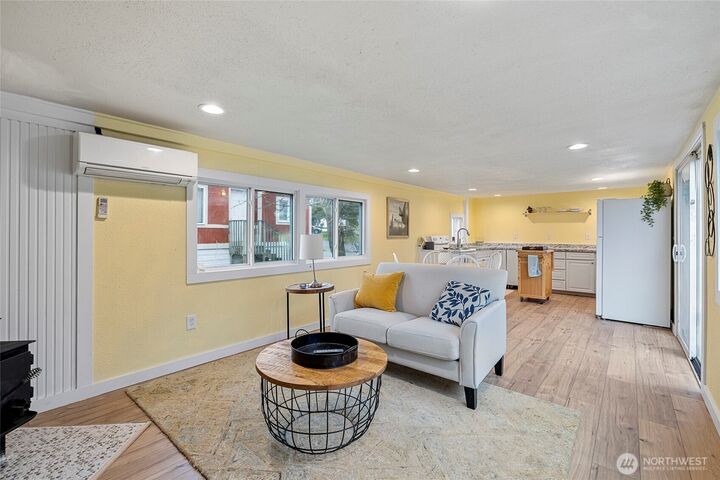 1320 N Oak Harbor Street 107  Oak Harbor WA 98277 photo