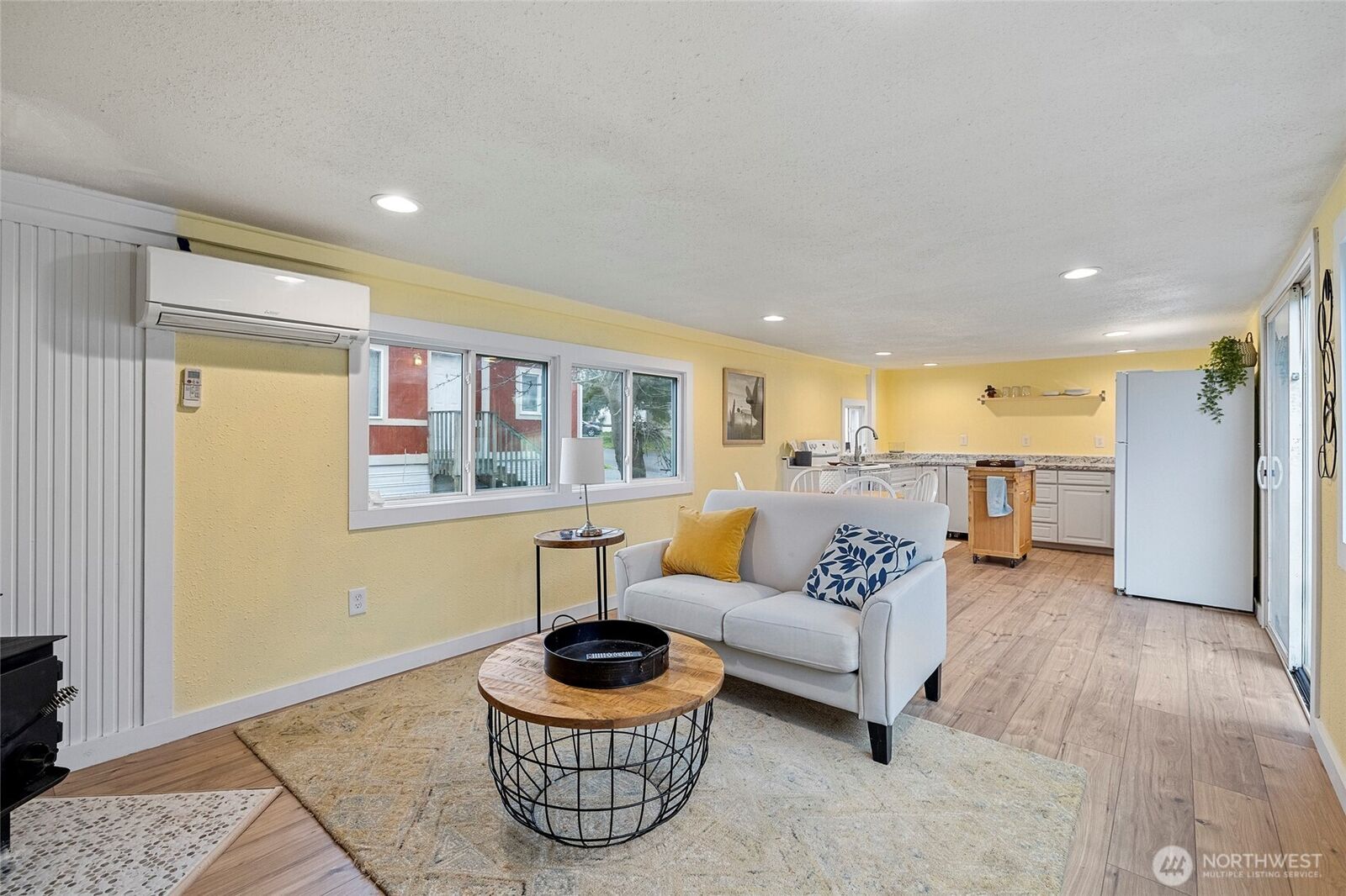 Property Photo:  1320 N Oak Harbor Street 107  WA 98277 