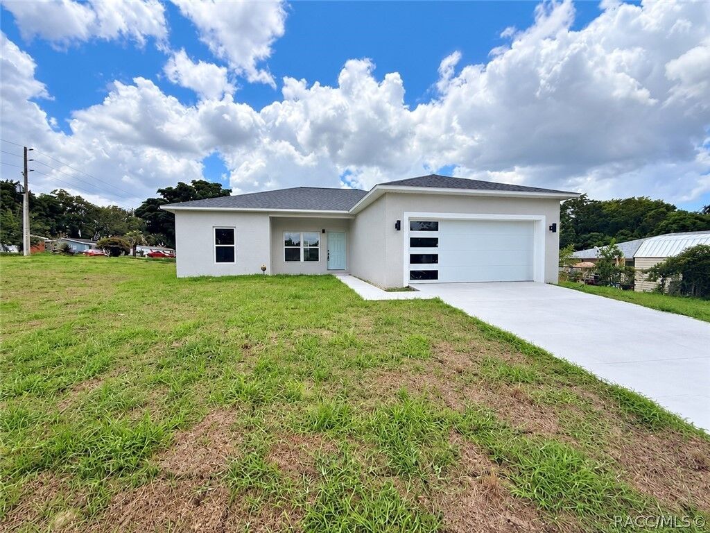 Property Photo: 9410 N Milam Way FL 34434