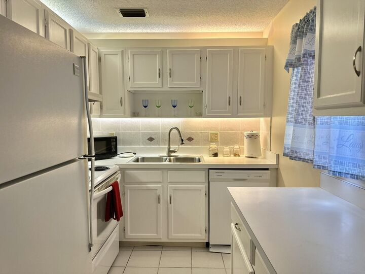 Property Photo:  16 Vista Palm Lane 105  FL 32962 