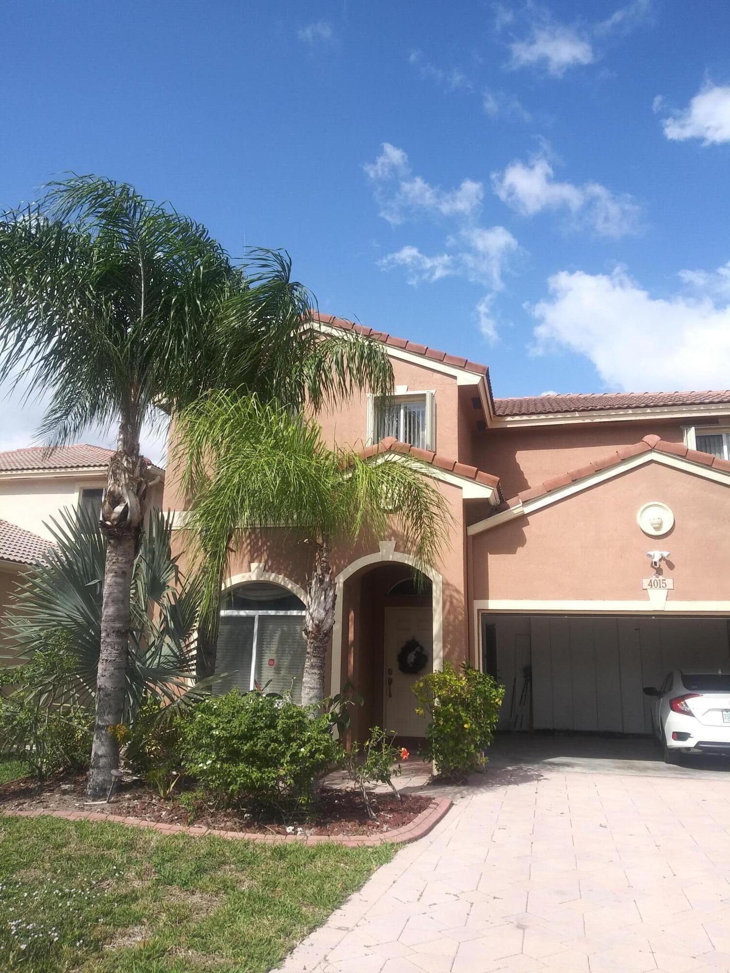 Property Photo:  4015 Banyan Trails Drive  FL 33073 