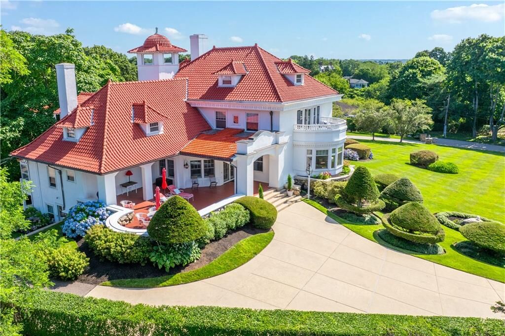 Property Photo: 4 Yosemite Valley Rd Road RI 02891