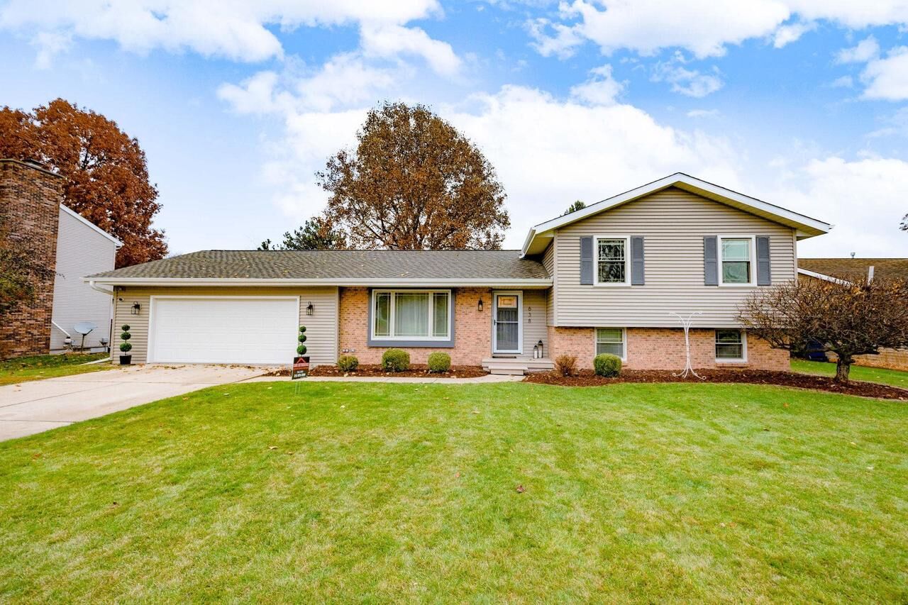 Property Photo: 638 Cambridge Drive WI 53548