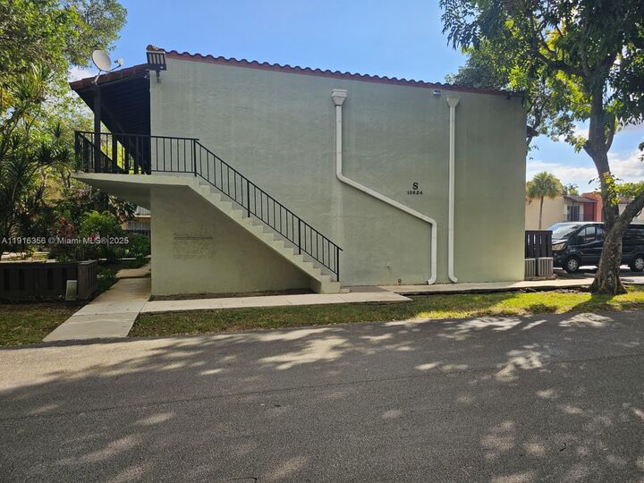 Property Photo: 10824 N Kendall Dr S27 FL 33176