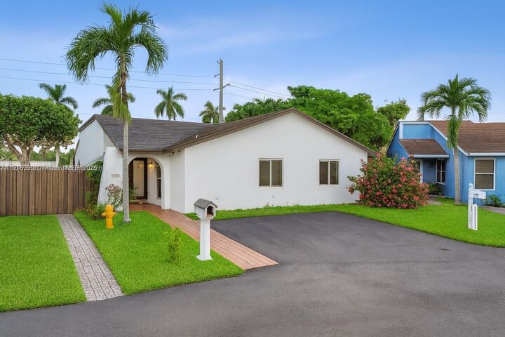 3250 SW 116th Pl  Miami FL 33165 photo