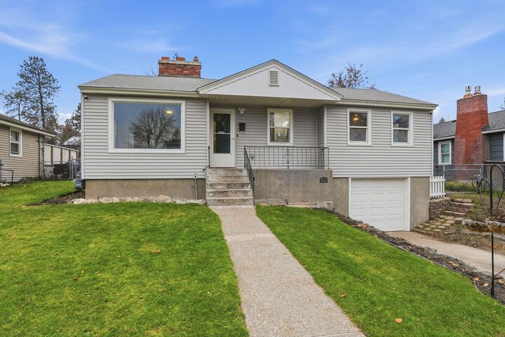 Property Photo:  3024 W Circle Pl  WA 99205 