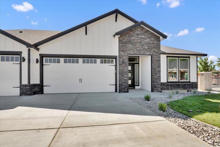 Property Photo: 1109 - Unit 30 N Country Club Dr 30 WA 99006