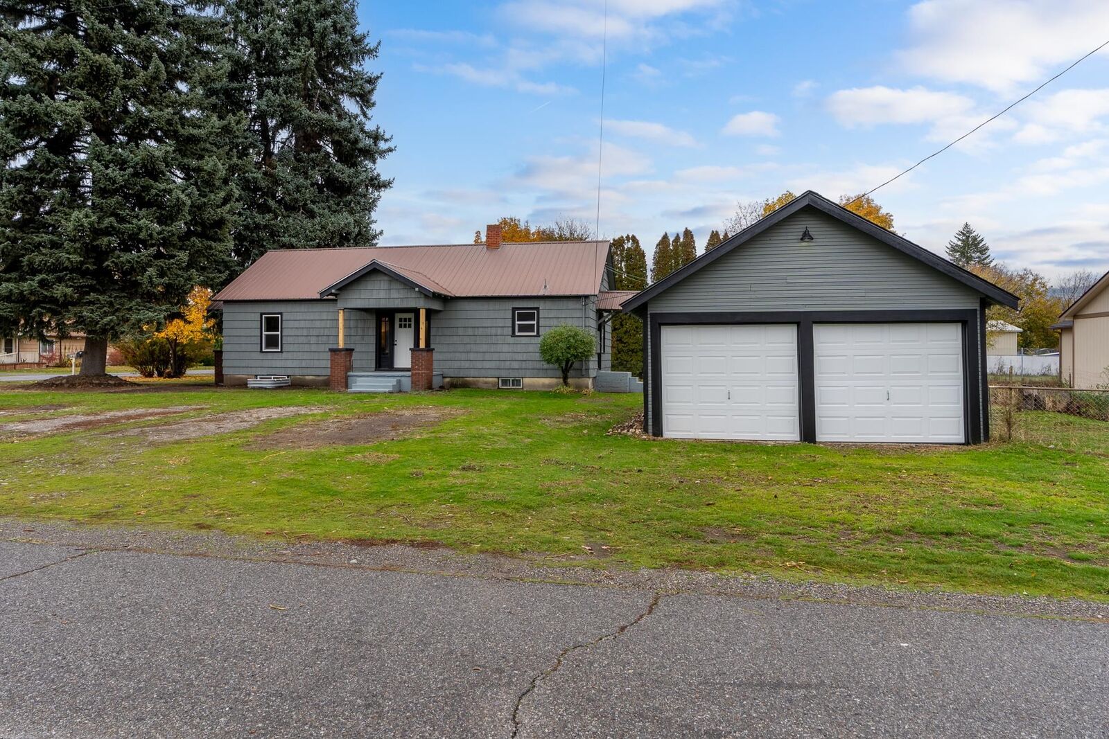 Property Photo: 8102 E Valleyway Ave WA 99212