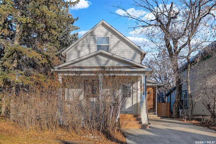 Property Photo:  114 28th Street W  SK S7L 0K2 