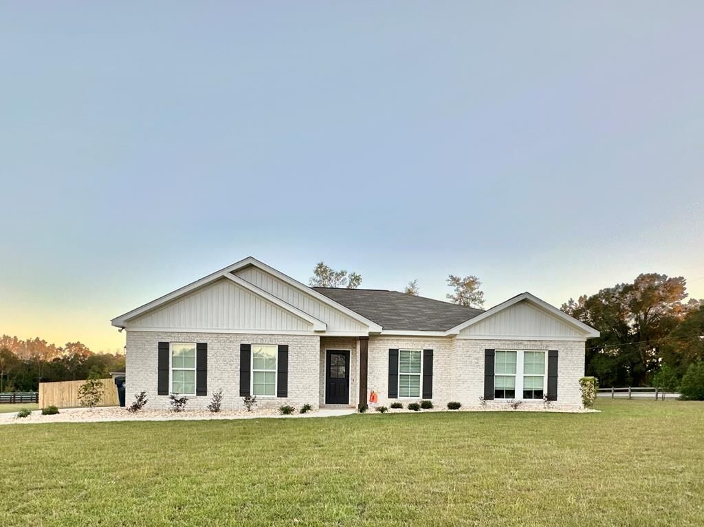 Property Photo:  28 Beckett Ln.  AL 36352 