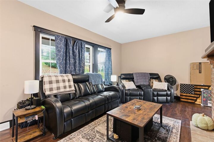 Property Photo:  212 Parkfield St  PA 15210 