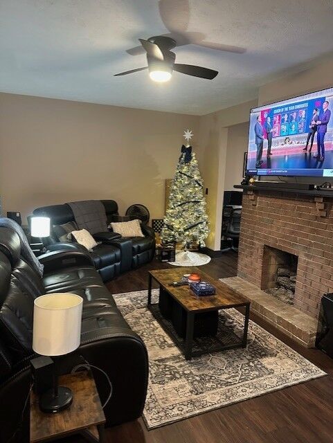 Property Photo:  212 Parkfield St  PA 15210 