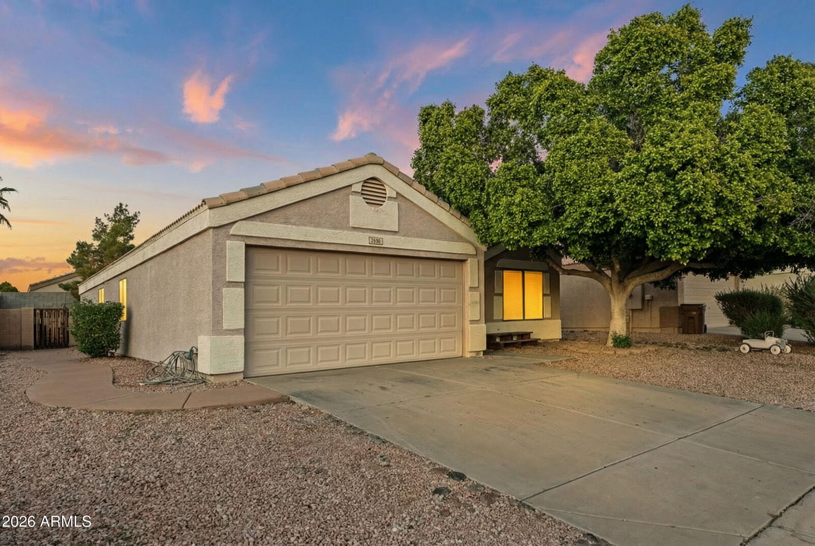 Property Photo:  1428 W Mesquite Avenue  AZ 85120 