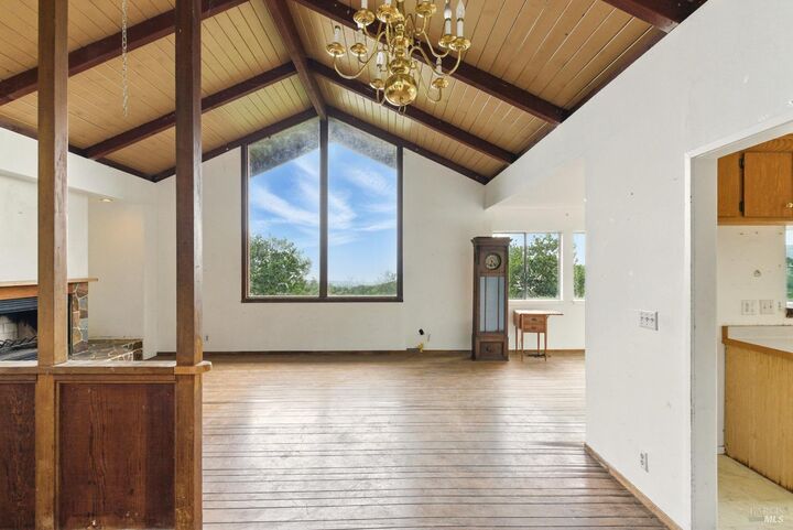 Property Photo:  2 Bayhills Drive  CA 94903 