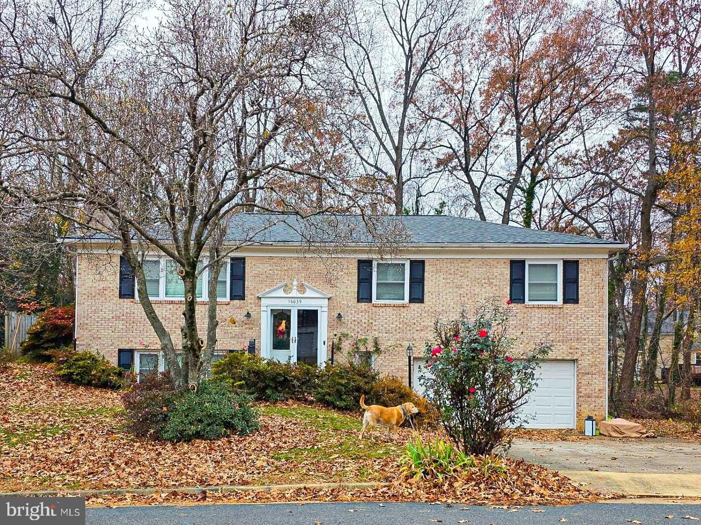 Property Photo: 16039 Fairway Drive VA 22025