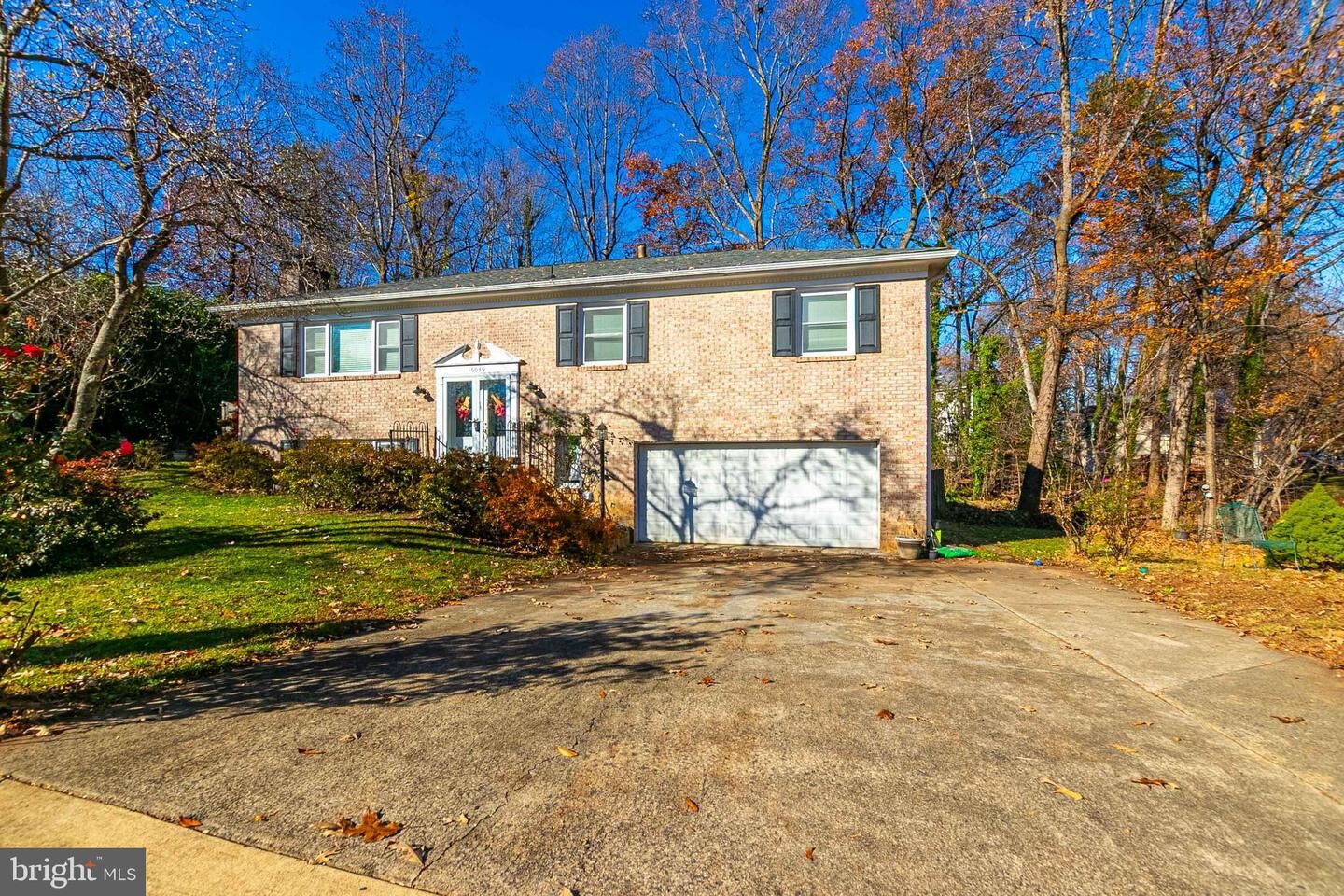 Property Photo: 16039 Fairway Drive VA 22025