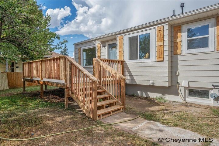 Property Photo: 1551 Oak Ct WY 82001