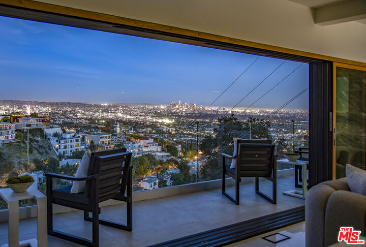 Property Photo:  8638 Hollywood Blvd  CA 90069 