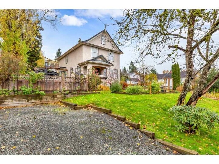 Property Photo: 32945 3 Avenue BC V2V 1N2