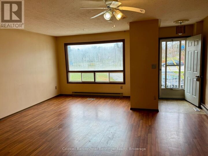 Photo de la propriété:  1030 Yonge Street South  ON N0G 2V0 