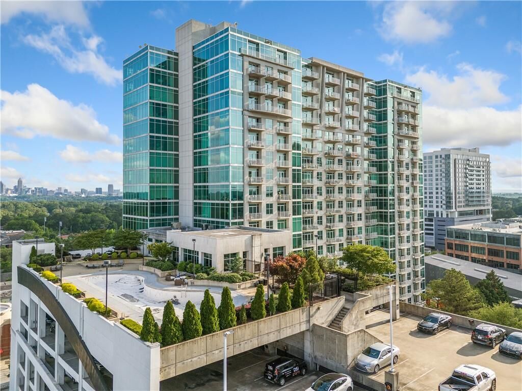 Property Photo: 250 Pharr Road NE 1814 GA 30305