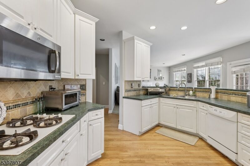 Property Photo:  6 Sherry Ct  NJ 07470 