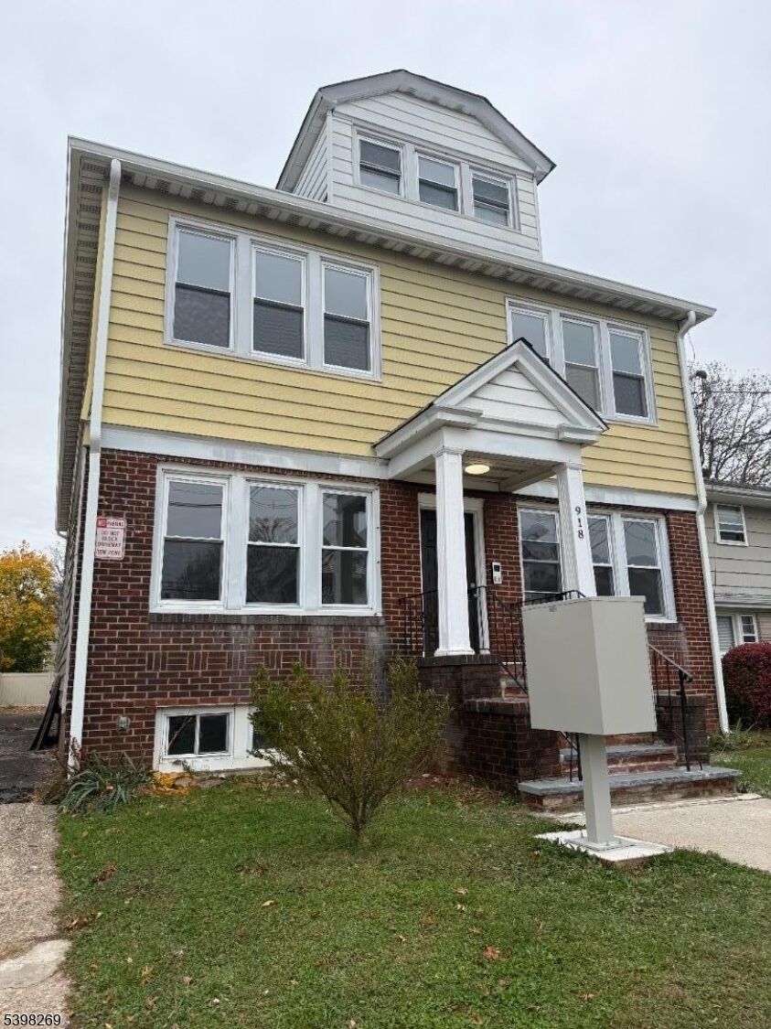 Property Photo:  918 Pennington St 2L  NJ 07202 