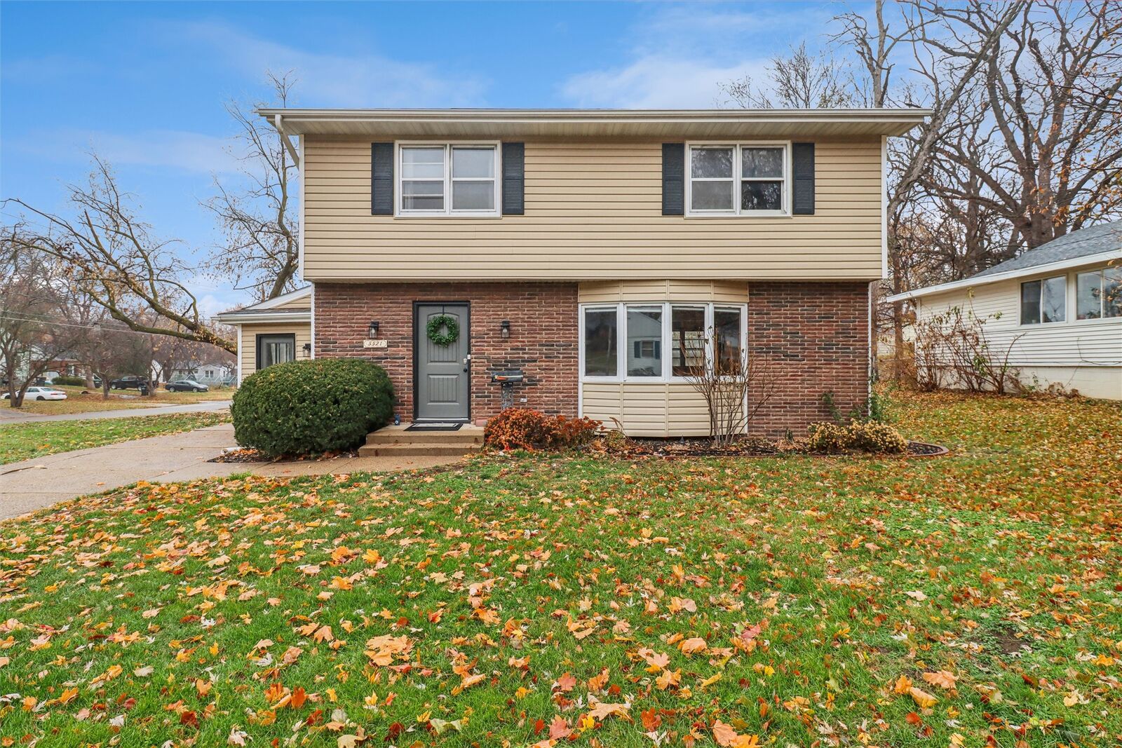 Property Photo: 5521 Sheridan Avenue IA 50310