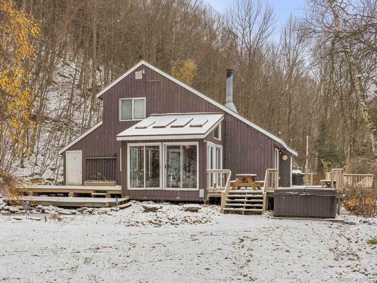 Property Photo:  620 Mohican Trail  NY 12441 