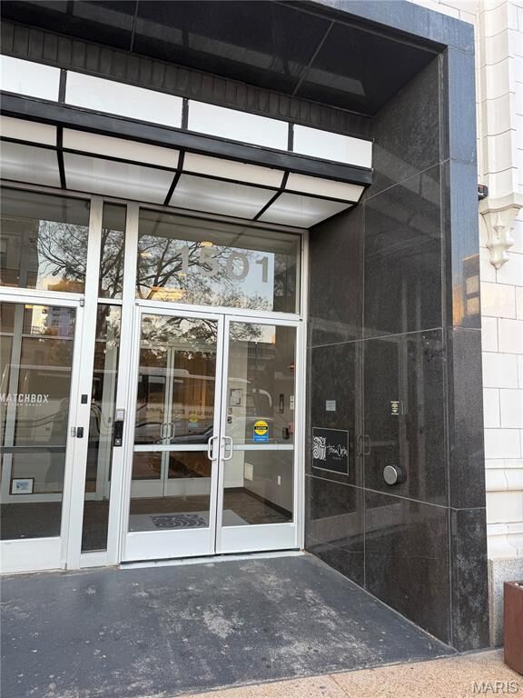 Property Photo:  1501 Locust Street 201  MO 63103 