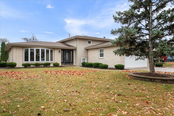 731 Highpoint Court  Schaumburg IL 60193 photo