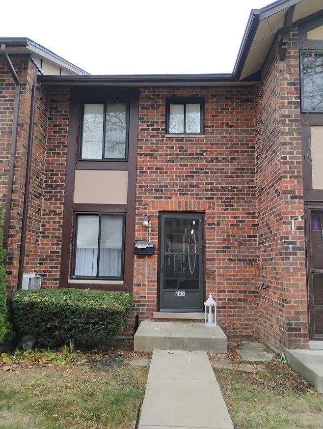 Property Photo:  1S265 Holyoke Lane  IL 60181 