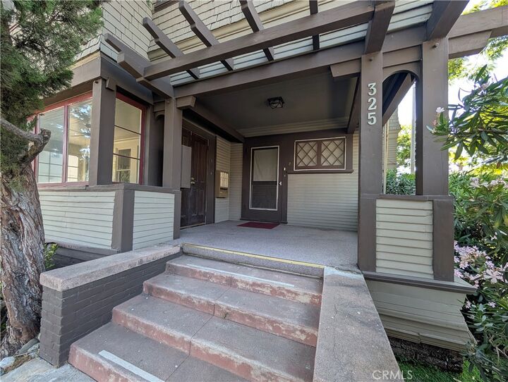 Property Photo:  325 S Los Robles Avenue  CA 91101 