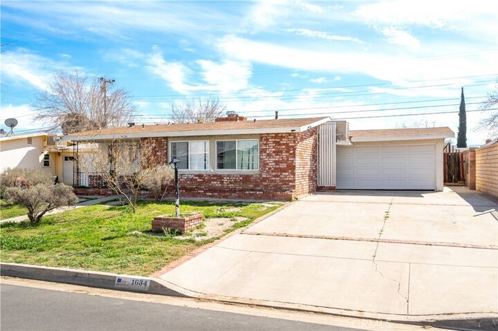 Property Photo:  1634 Sweetbrier  CA 93550 