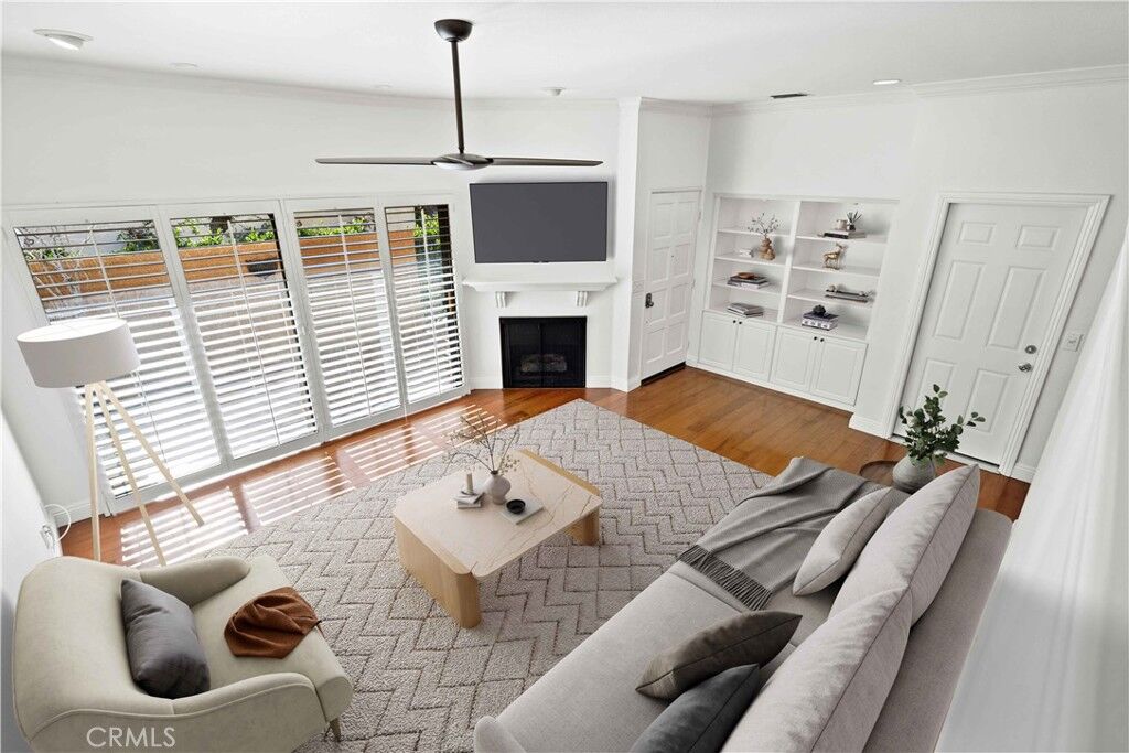 Property Photo:  18409 Collins Street D  CA 91356 