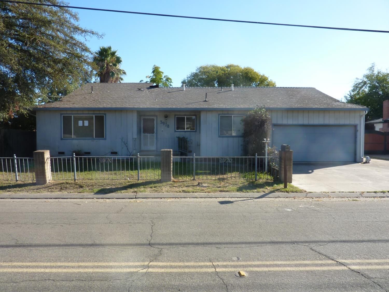 Property Photo:  3918 E 4th Street  CA 95215 