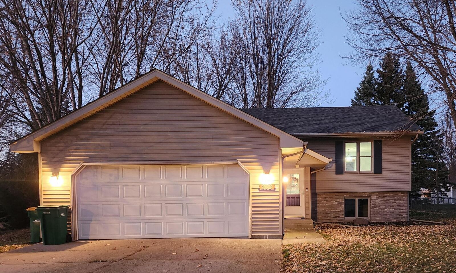 Property Photo:  208 Holly Lane  MN 56048 