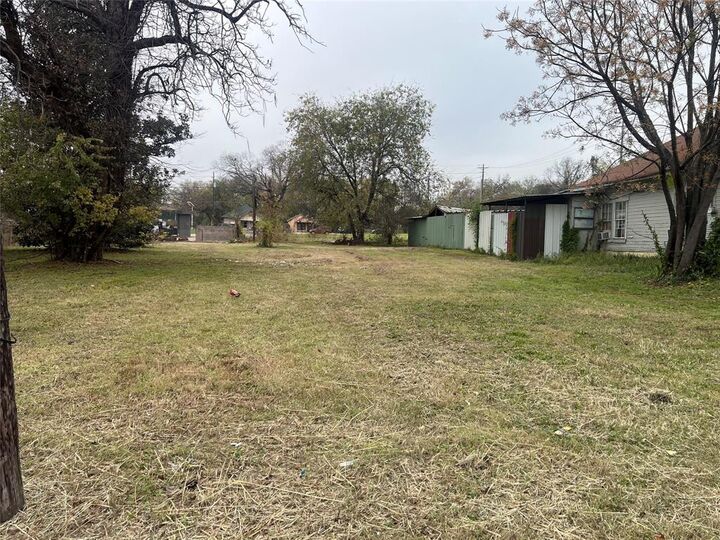 Property Photo:  1221 Coleman Avenue  TX 75215 