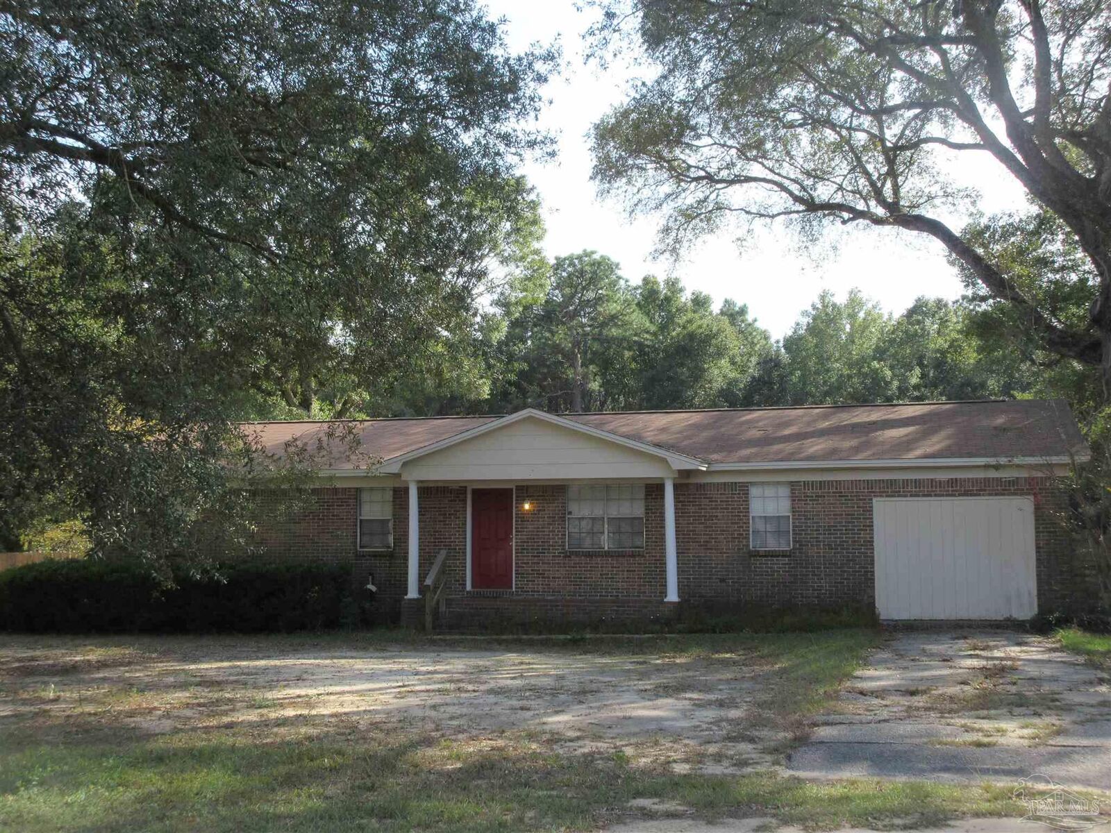 Property Photo: 5401 Delona Rd FL 32583