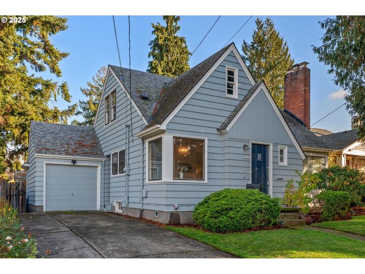 Property Photo:  5226 NE 35th Pl  OR 97211 