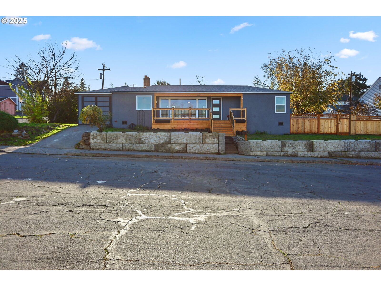 Property Photo:  602 W 13th St  OR 97058 